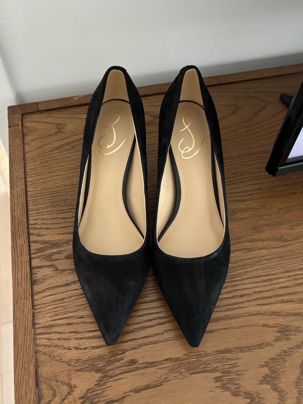 Sam Edelman Black Suede Pointed Toe heels size 9